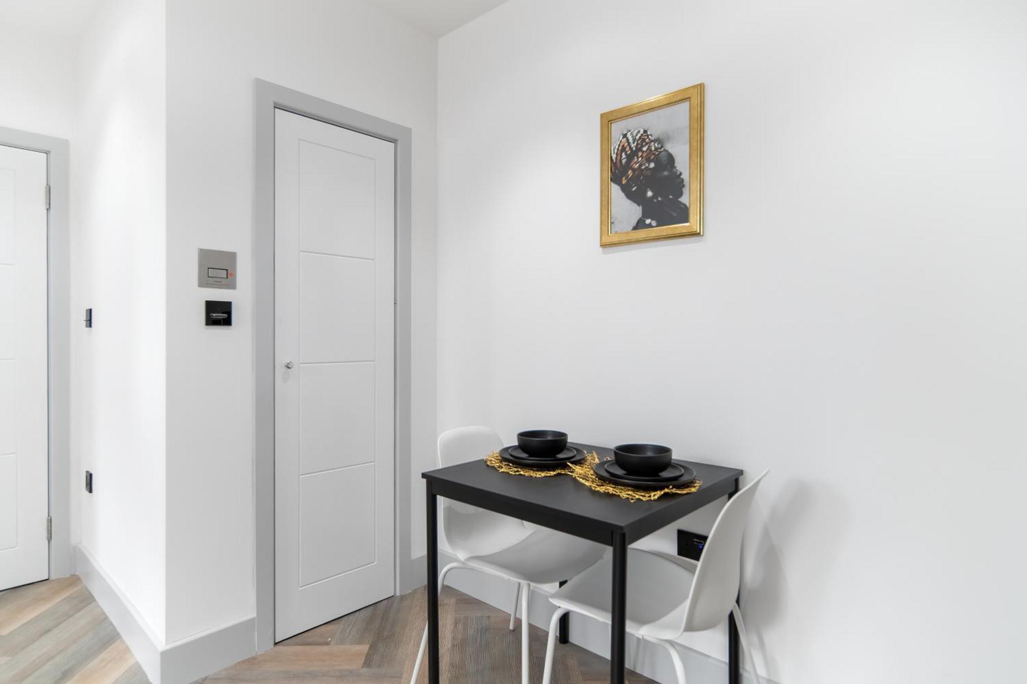 London Road Romford Block Appartement Buitenkant foto